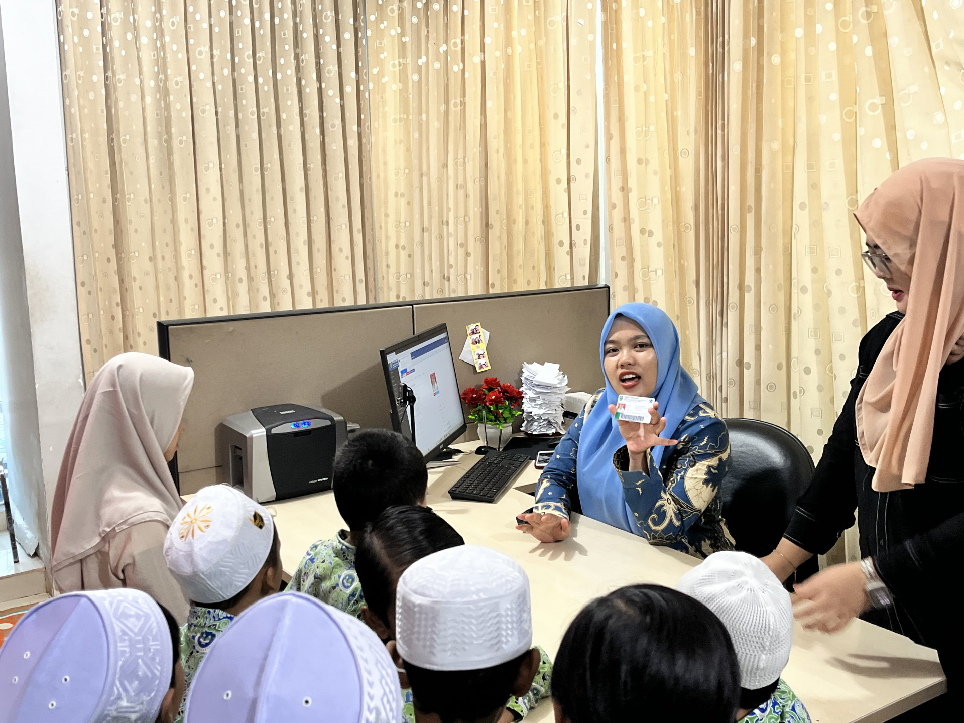 Dari  Menyimak Dongeng dapat Hadiah hingga Bermain Trampolin, Kunjungan Edukatif RA Tarbbiyatunsibyan ke DPK Kaltim Penuh Keceriaan