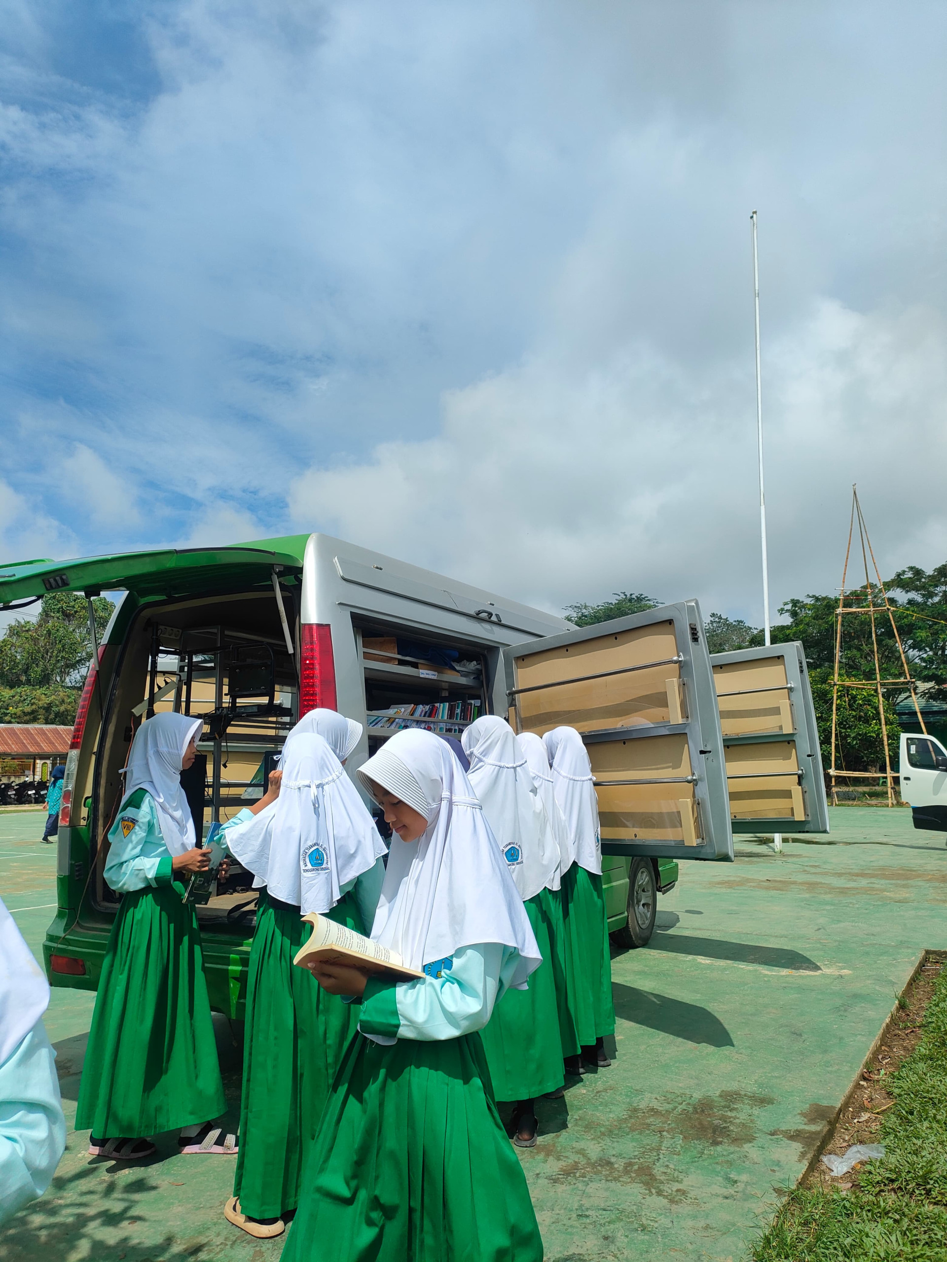 MTS Al Masyhuriyah Tenggarong Seberang Antusias Sambut Layanan Pusling 