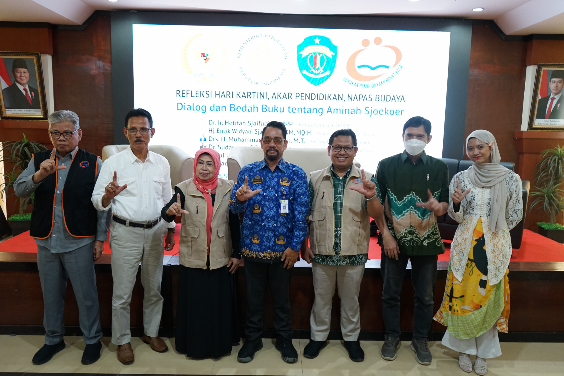 Dialog dan Bedah Buku 