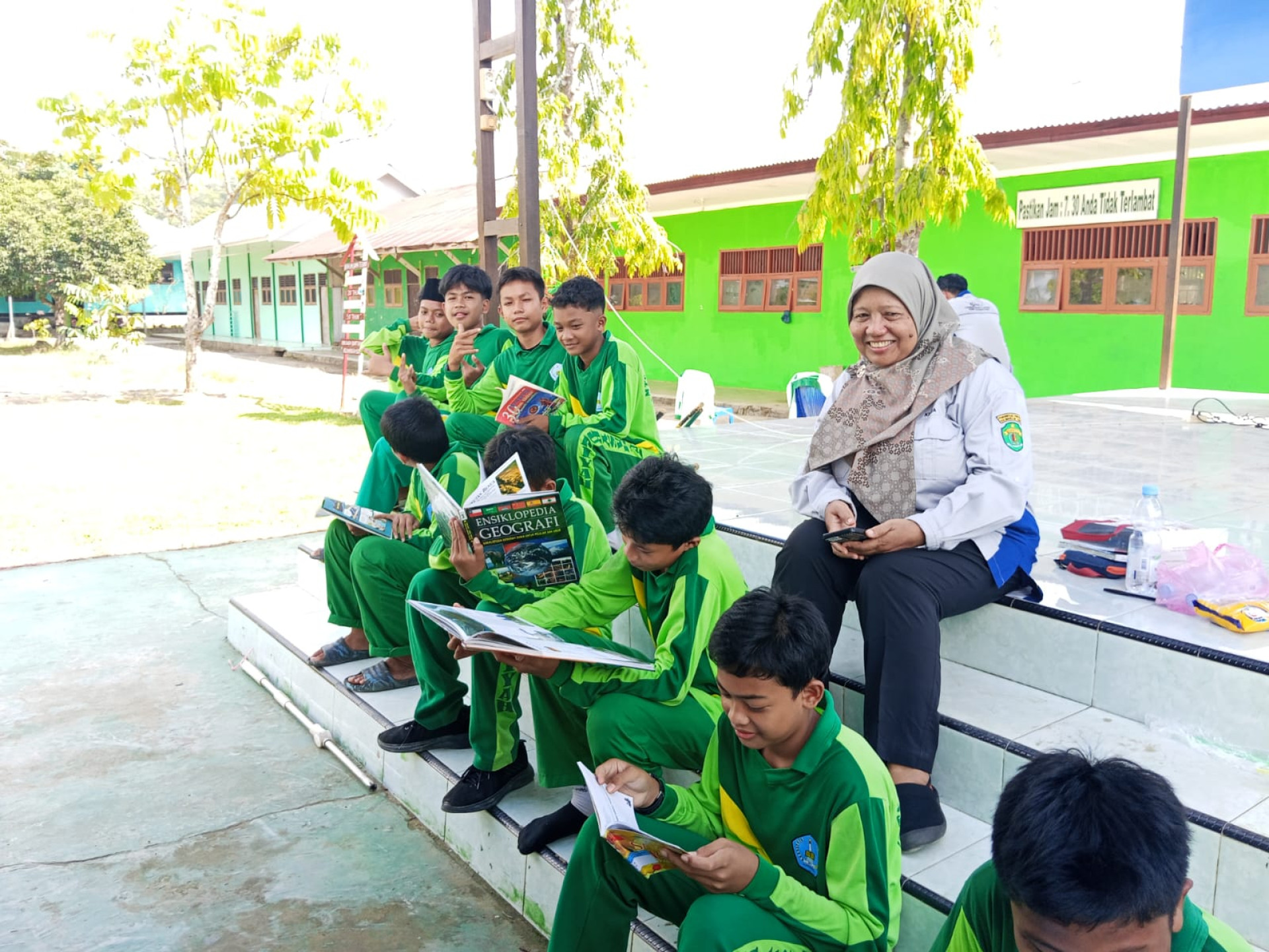 Dari Rak Buku ke Halaman Pesantren, Perpusling DPK Kaltim Hadirkan Semangat Literasi