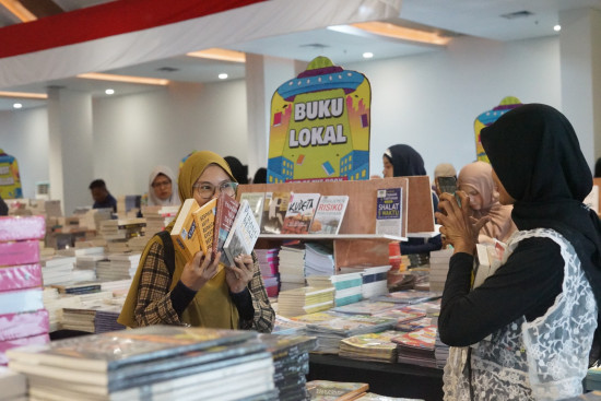 Festival Literasi Kaltim Out of the Boox Resmi Dibuka, Hadirkan Bazar Buku Murah dan Ragam Kegiatan Literasi