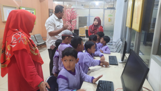 Mengawali Bulan Mei, TK Alifia Mewarnai DPK Kaltim dengan Berkunjung ke Perpustakaan DPK Kaltim