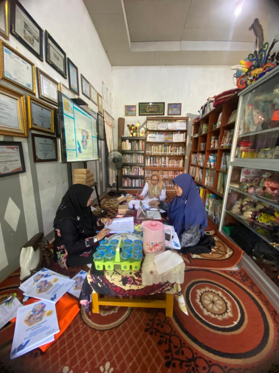 DPK Kaltim Laksanakan Penilaian Akreditasi Perpustakaan Taman Bacaan Masyarakat IQRO Lempake Samarinda