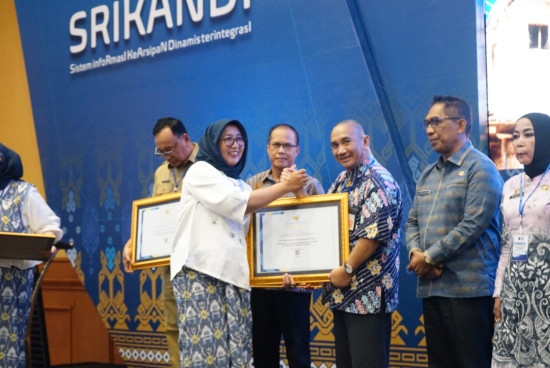 Implementasikan Aplikasi dengan Baik, Pemprov Kaltim, Pemkab Kukar, dan Pemkot Bontang Raih Penghargaan pada RAKOR SRIKANDI di Mataram