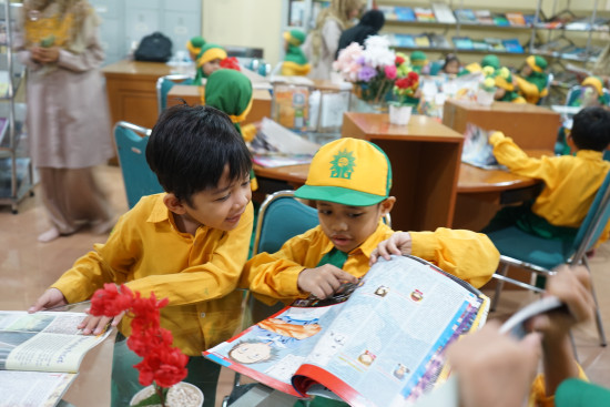 Kecil-Kecil Suka Membaca, TK ABA 4 Samarinda Kunjungi Perpustakaan Provinsi Kaltim