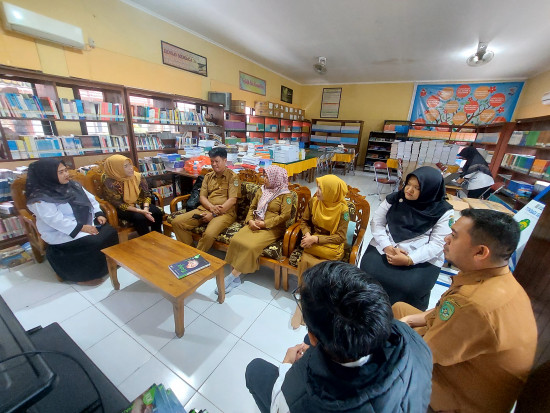Pembinaan Perpustakaan Sekolah di Tenggarong Menuju Standar Nasional Perpustakaan