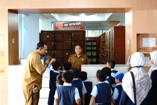 Tumbuhkan Minat Baca Sejak Dini, DPK Kaltim Terima Kunjungan Rombongan TK Salsabila Bengkuring