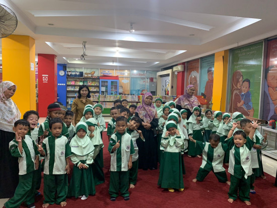 Tumbuhkan Semangat Wisata Literasi Melalui Layanan Orientasi Perpustakaan DPK Kaltim