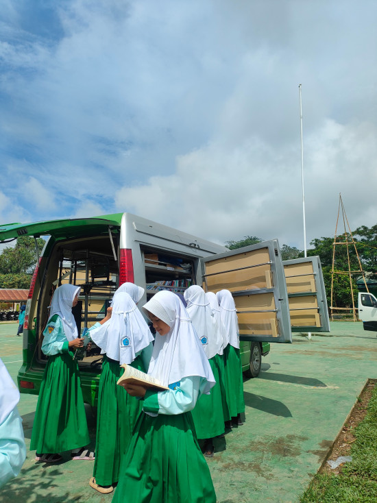 MTS Al Masyhuriyah Tenggarong Seberang Antusias Sambut Layanan Pusling 