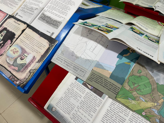 Dinas Perpustakaan dan Kearsipan Kaltim Lakukan Pengeringan Buku Pasca Banjir Melanda pada Pekan Ini