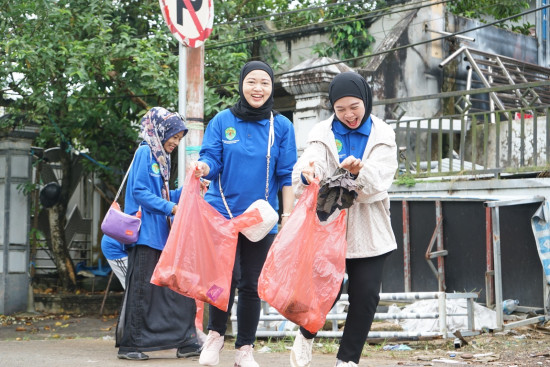 Rangkaian HUT DPK Kaltim  dan DWP DPK Kaltim Dirayakan dengan Jalan Santai, Aksi Bersih Lingkungan, Pengundian Doorprize, hingga Lomba Baca Puisi 