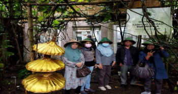 DALAM RANGKA ORIENTASI LAPANGAN KE DINAS PERPUSTAKAAN DAN KEARSIPAN DAERAH PROVINSI SULAWESI SELATAN, BP3KM BERKUNJUNG KE RUMAH HIJAU DENASSA