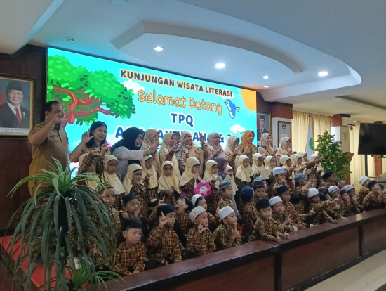 Tumbuhkan Semangat Wisata Literasi Melalui Layanan Orientasi Perpustakaan DPK 