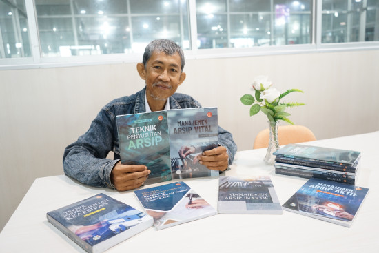 Dari Arsip Jadi Karya: Arsiparis Unmul Buktiin Profesi Ini Bisa Produktif  dan Menginspirasi