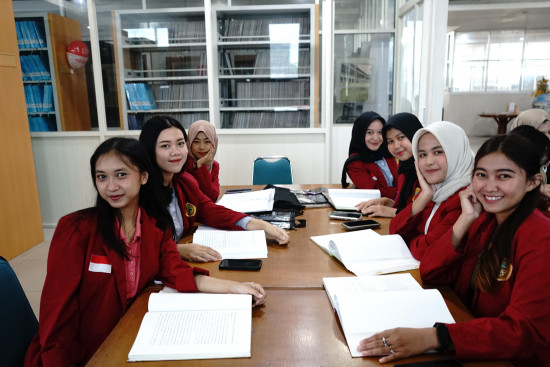 Mahasiswa Untag Belajar Tidak Hanya di Kelas, Perpustakaan Jadi Outing Class yang Seru untuk Eksplorasi