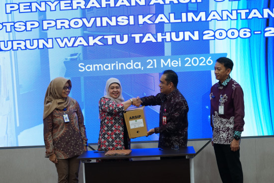 Jejak Perizinan dan Anggaran Kaltim Disimpan Permanen, DPMPTSP Serahkan Arsip ke DPK