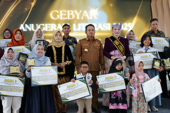 Literasi Menumbuhkan semangat membaca di Era Gitalisasi melalui Gebyar Anugerah Literasi